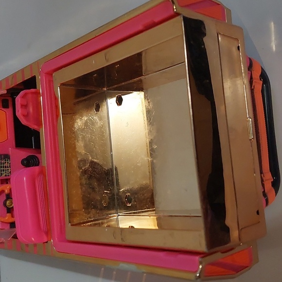 LOL OMG Surprise Car-Pool Coupe, Surprise Pool & Dance Floor; Pink and Gold, 15" - Picture 11 of 16